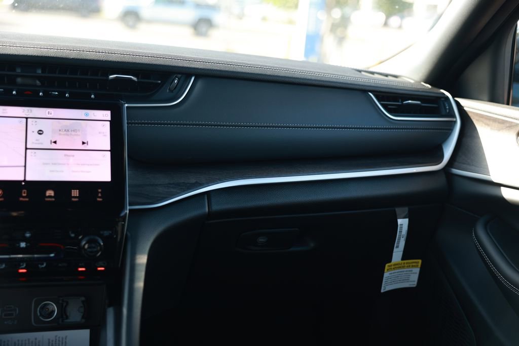 New 2025 Jeep Grand Cherokee L Limited image 24