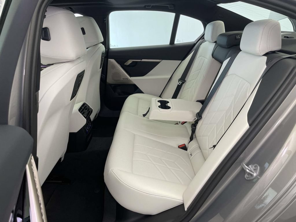 New 2027 BMW 530i xDrive AWD/4WD image 16