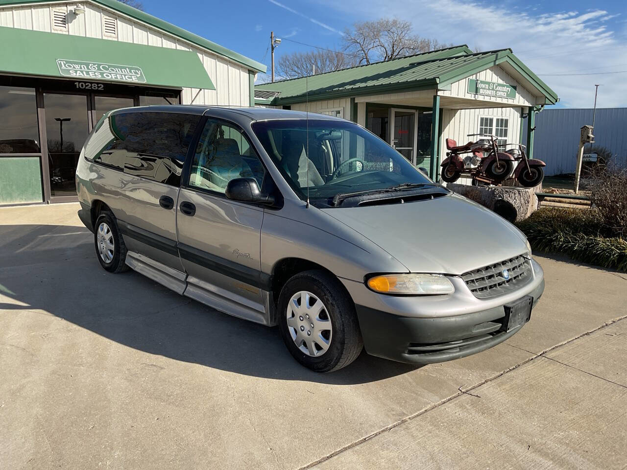 Used 1997 Plymouth Grand Voyager SE image 3