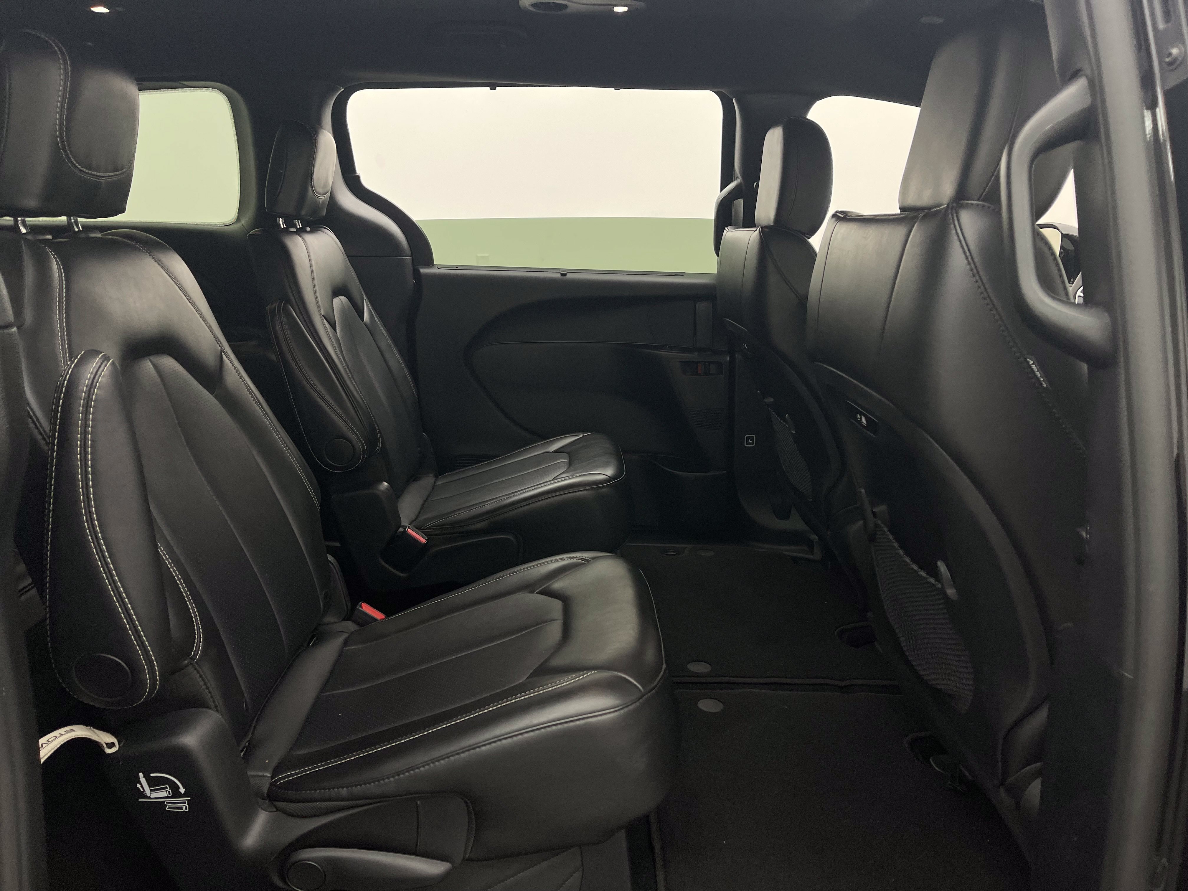 Used 2025 Chrysler Pacifica Select FWD image 36