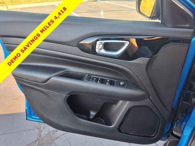 New 2026 Jeep Compass Latitude image 14