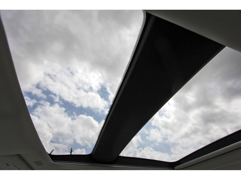 Used 2023 Toyota Crown Limited image 27