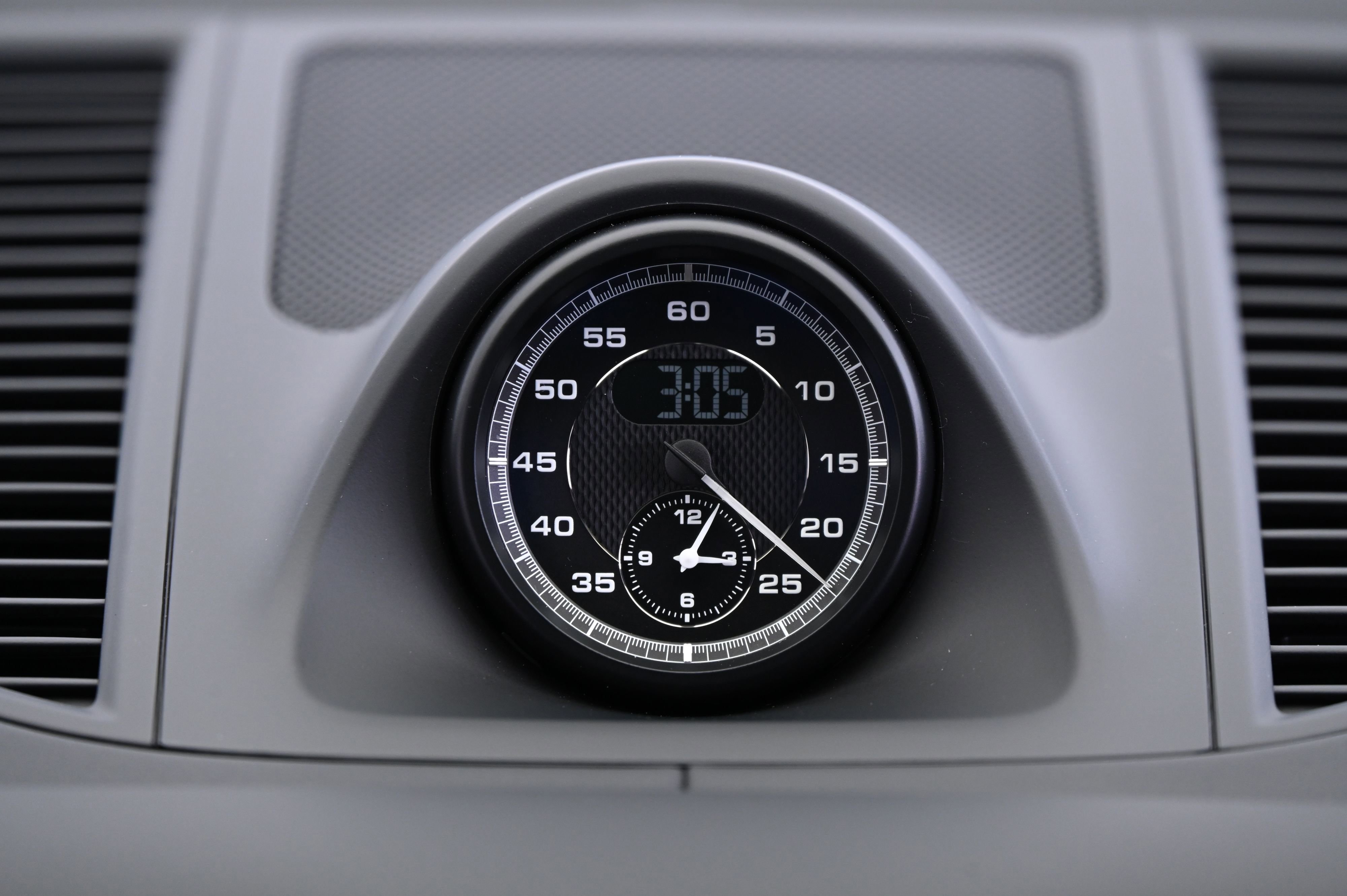 Certified 2025 Porsche Macan image 40