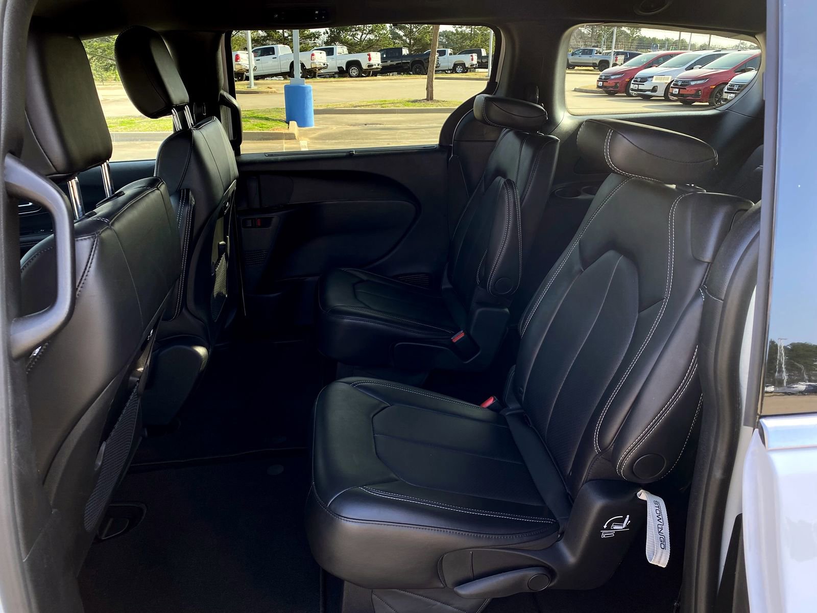 Used 2025 Chrysler Pacifica Select image 23