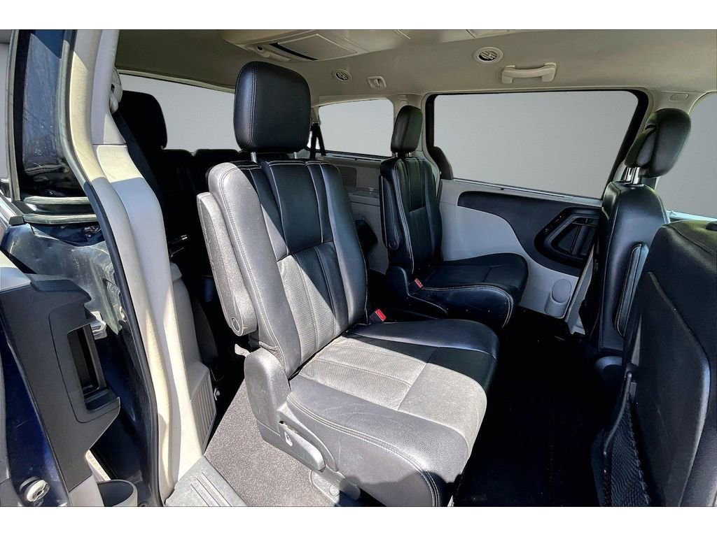 Used 2013 Chrysler Town & Country Touring-L w/ Entertainment Group #2 image 22
