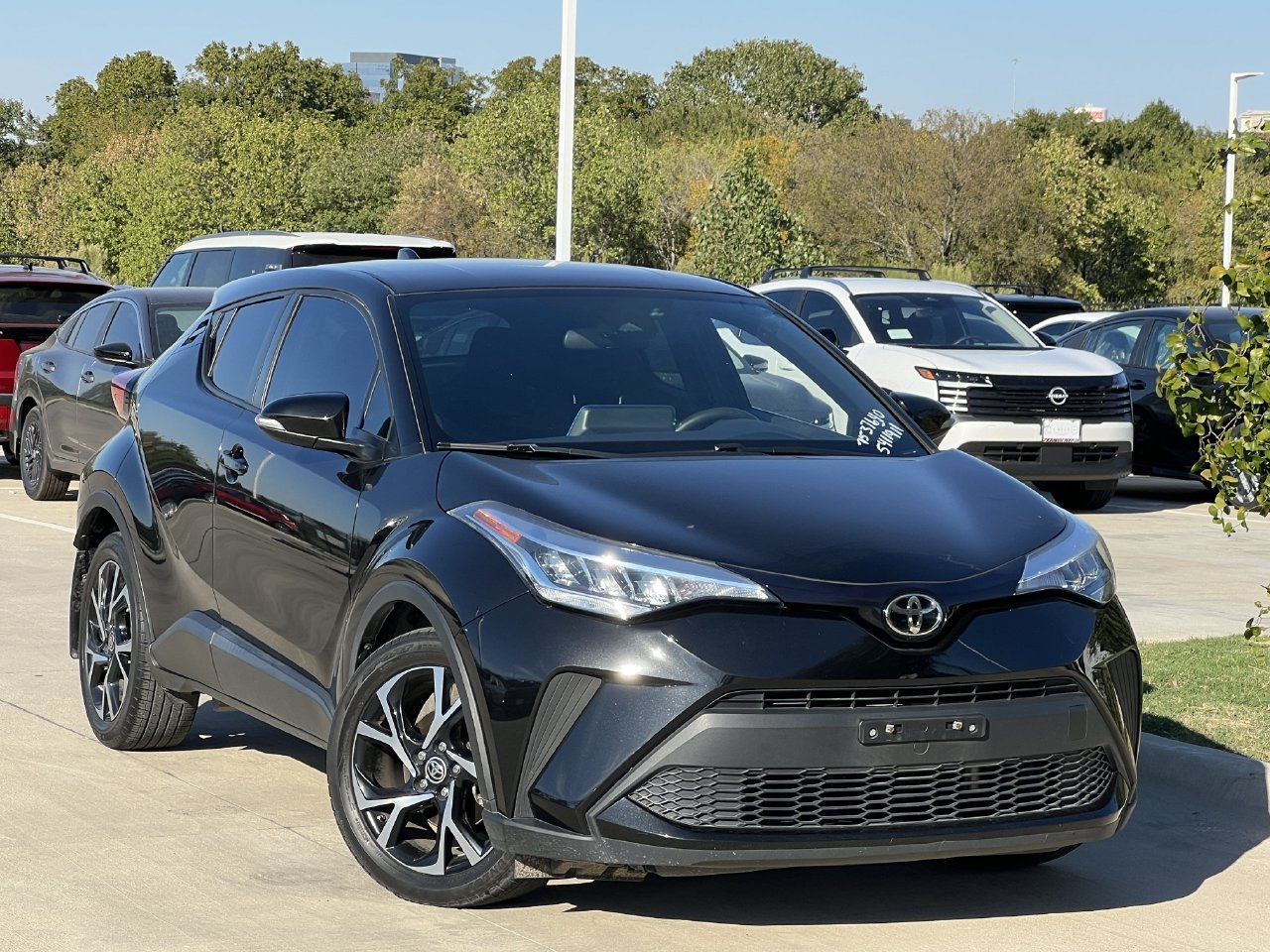Used 2022 Toyota C-HR XLE FWD image 2