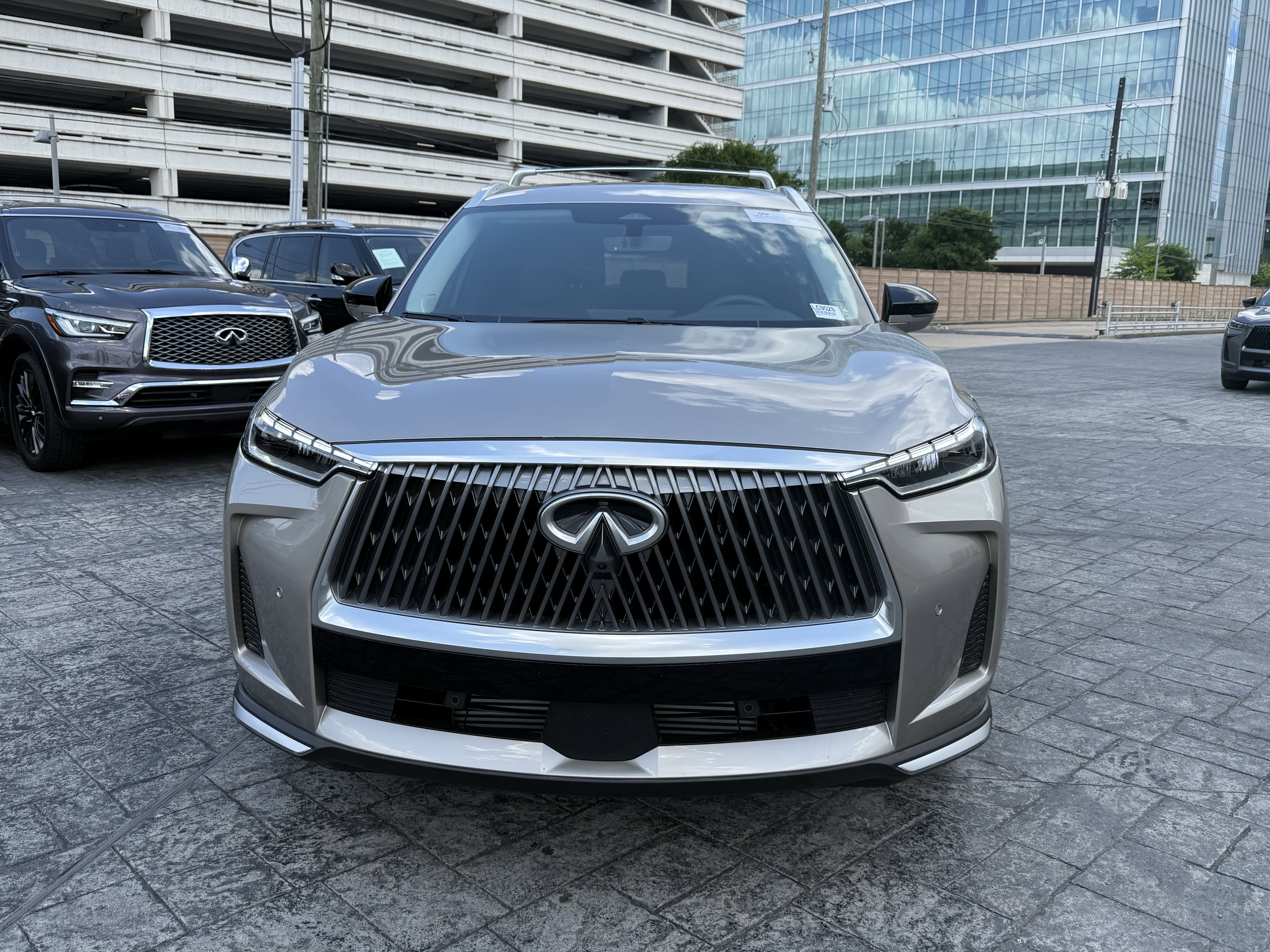 Certified 2026 INFINITI QX60 Luxe w/ Cargo Package FWD image 2