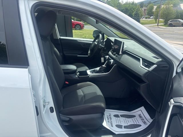 Used 2024 Toyota RAV4 LE AWD/4WD image 15