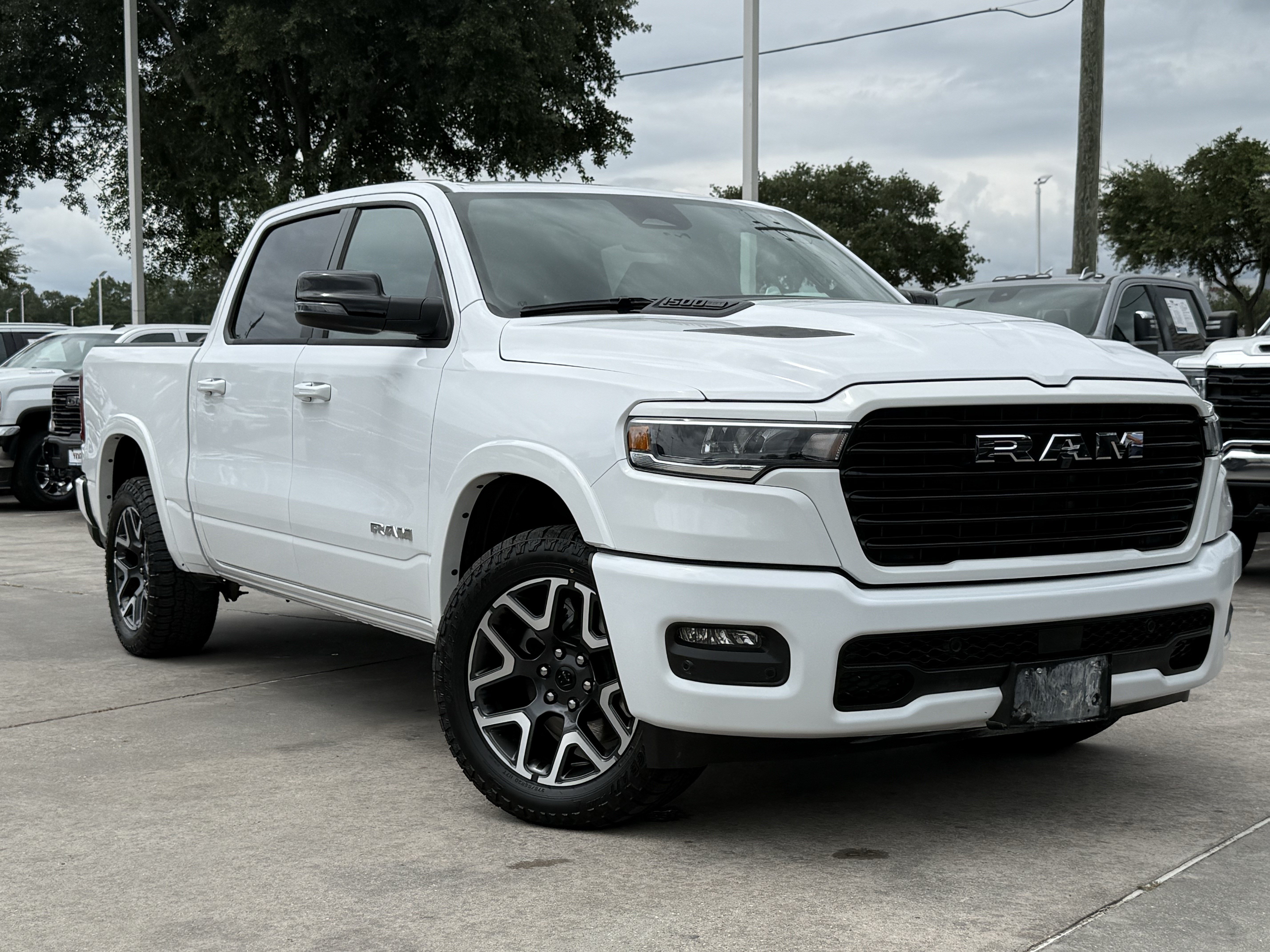 Used 2025 RAM 1500 Laramie w/ Sport Appearance Package AWD/4WD image 2