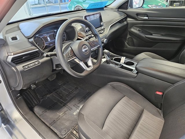 Used 2024 Nissan Altima 2.5 SV image 10