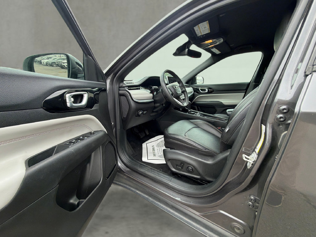 Used 2024 Jeep Compass Limited AWD/4WD image 17