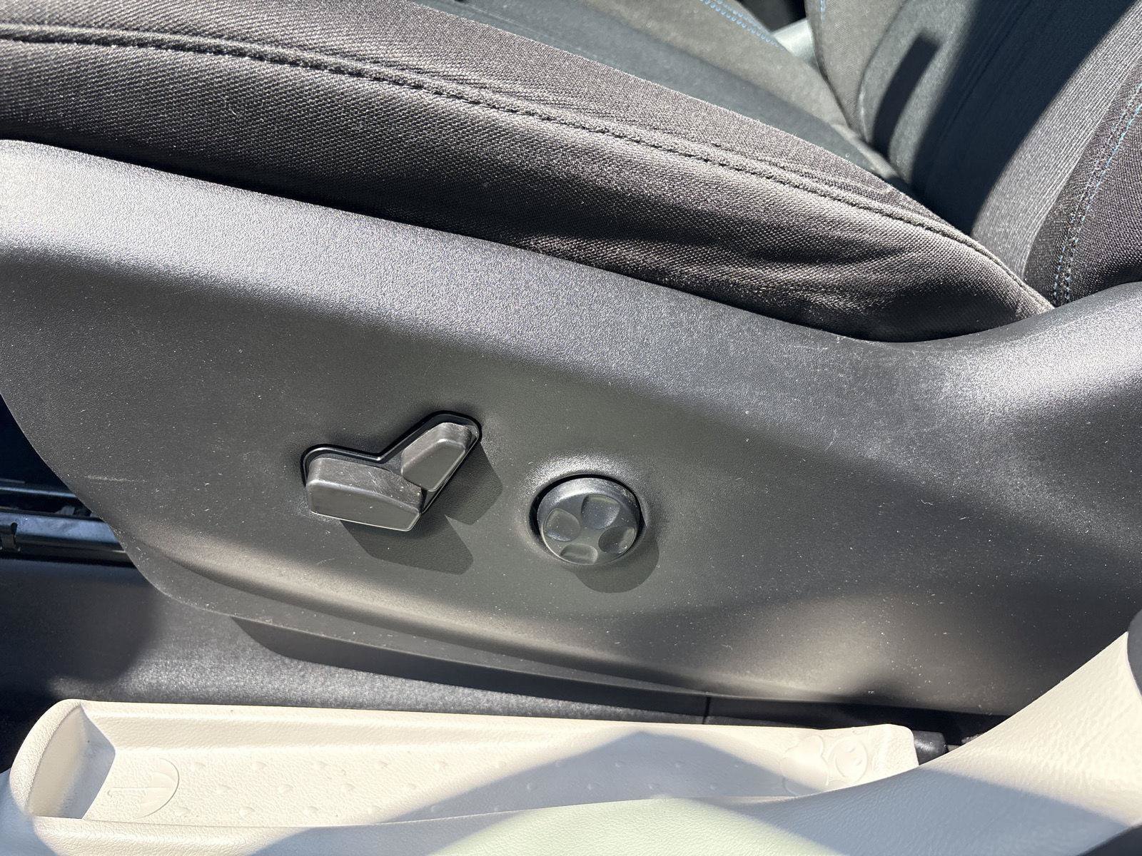 Used 2021 Chrysler Pacifica Touring FWD image 16