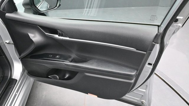 Used 2019 Toyota Camry SE FWD image 10