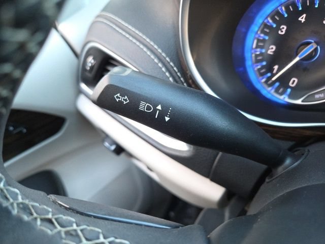 Used 2023 Chrysler Pacifica Limited FWD image 55