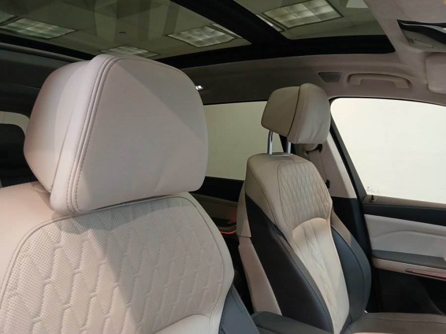 Used 2024 BMW X7 M60i w/ Executive Package image 22