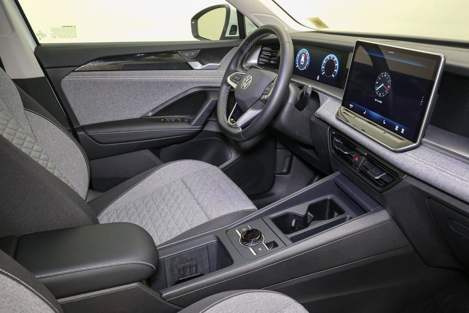 Used 2025 Volkswagen Tiguan S image 19