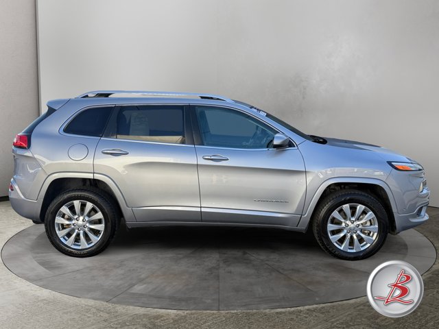 Used 2017 Jeep Cherokee Overland w/ Technology Group AWD/4WD image 8