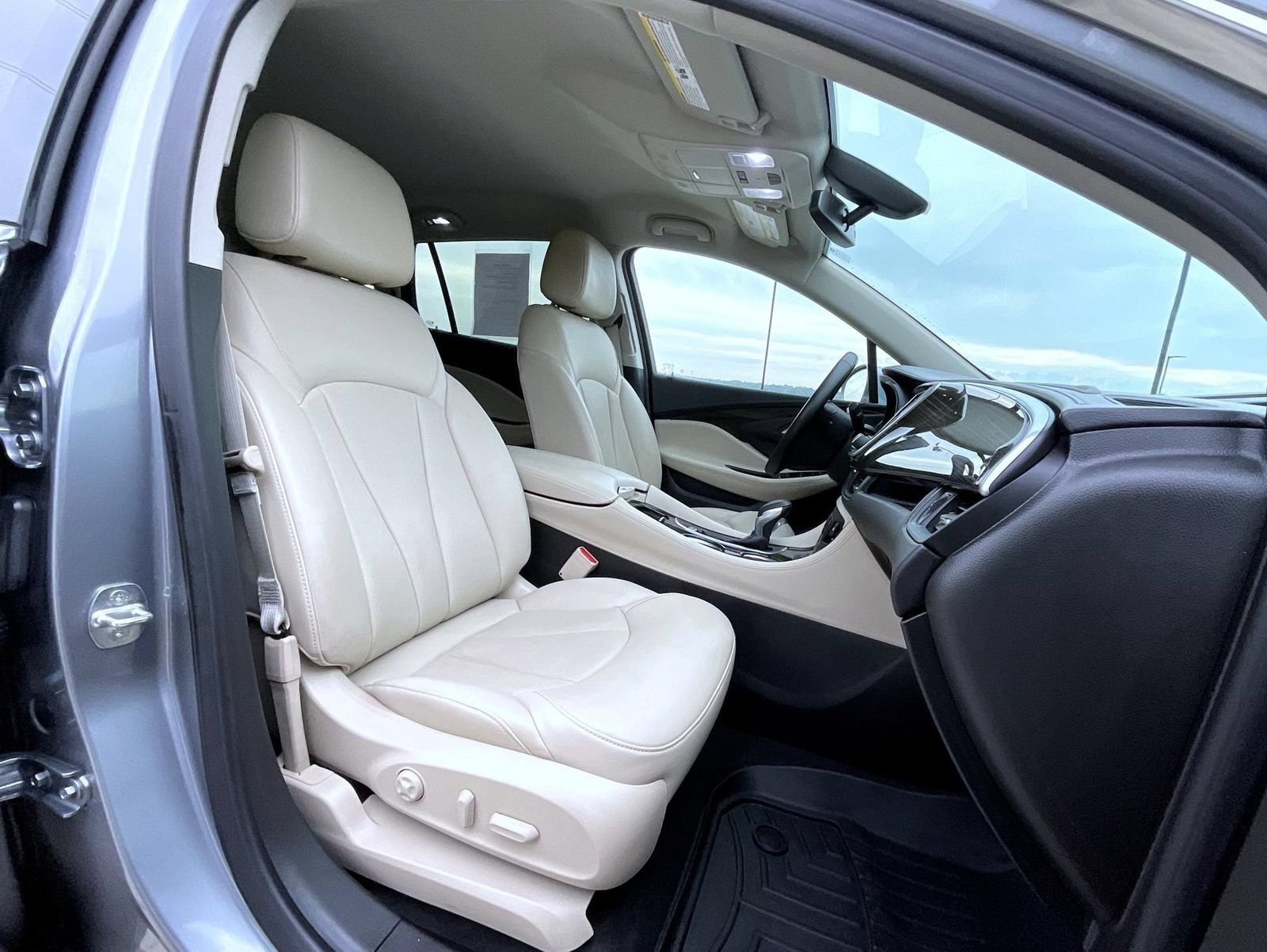 Used 2020 Buick Envision Essence FWD image 16