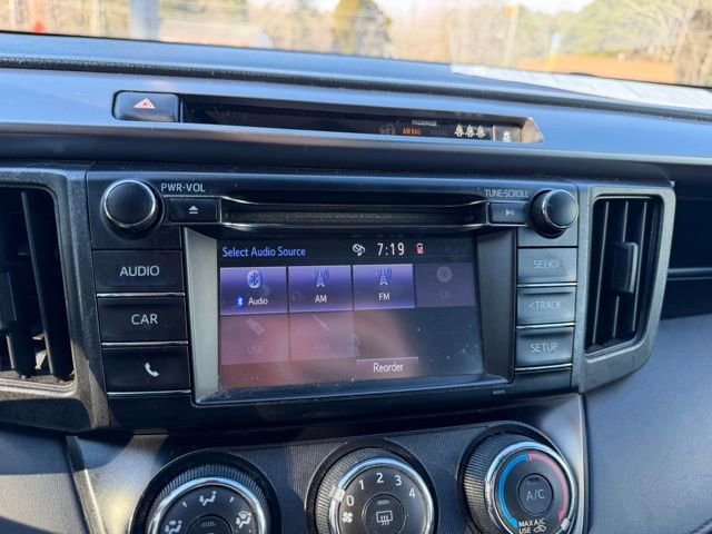 Used 2018 Toyota RAV4 LE image 21