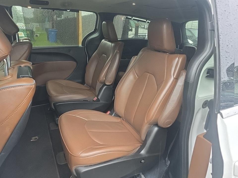 Used 2018 Chrysler Pacifica Limited w/ Advanced Safetytec Group FWD image 8