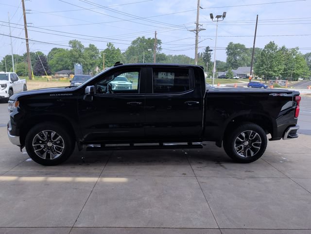 Used 2022 Chevrolet Silverado 1500 LT AWD/4WD image 5