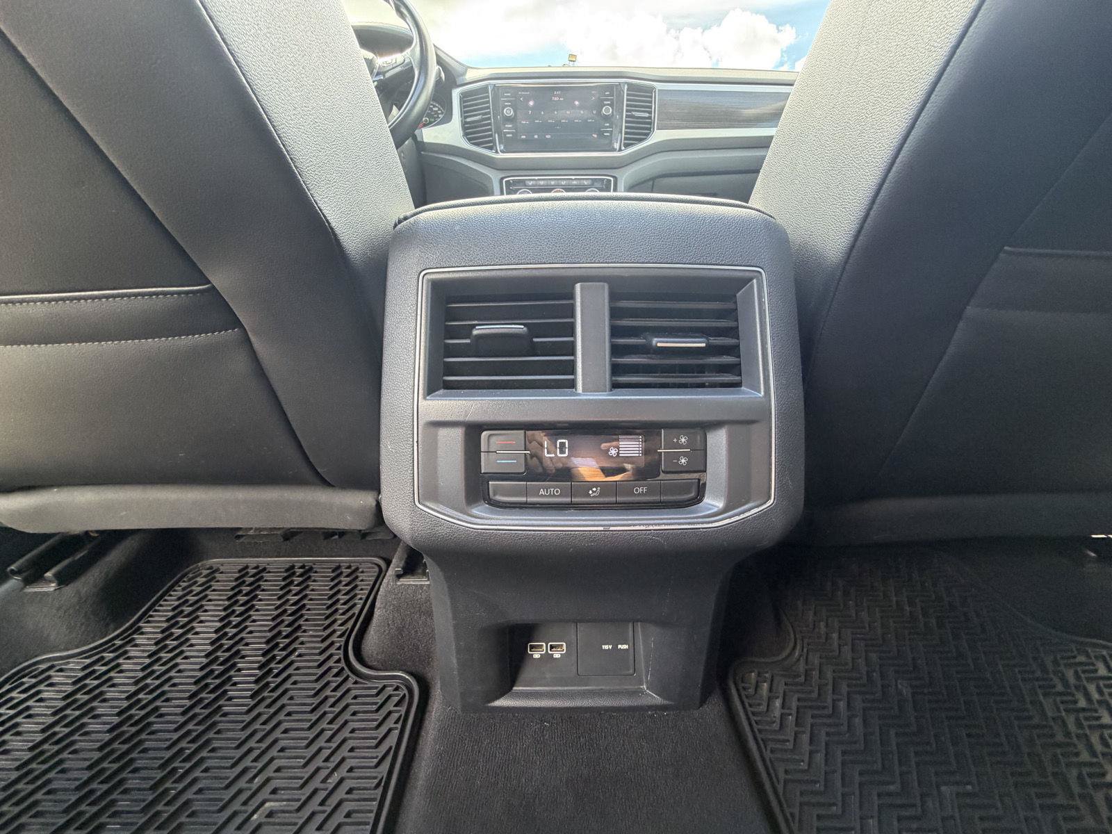 Used 2018 Volkswagen Atlas SEL w/ R-Line Package AWD/4WD image 28