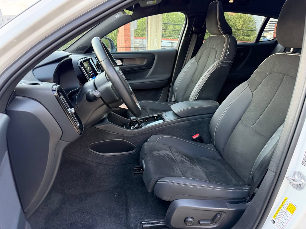 Certified 2023 Volvo C40 P8 Recharge Plus w/ Climate Package AWD/4WD image 11