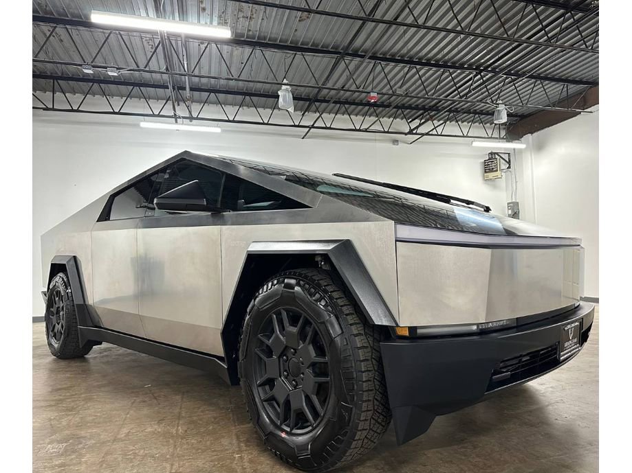 Used 2024 Tesla Cybertruck AWD Crew Cab image 6