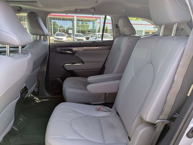 Used 2021 Toyota Highlander Limited FWD image 13
