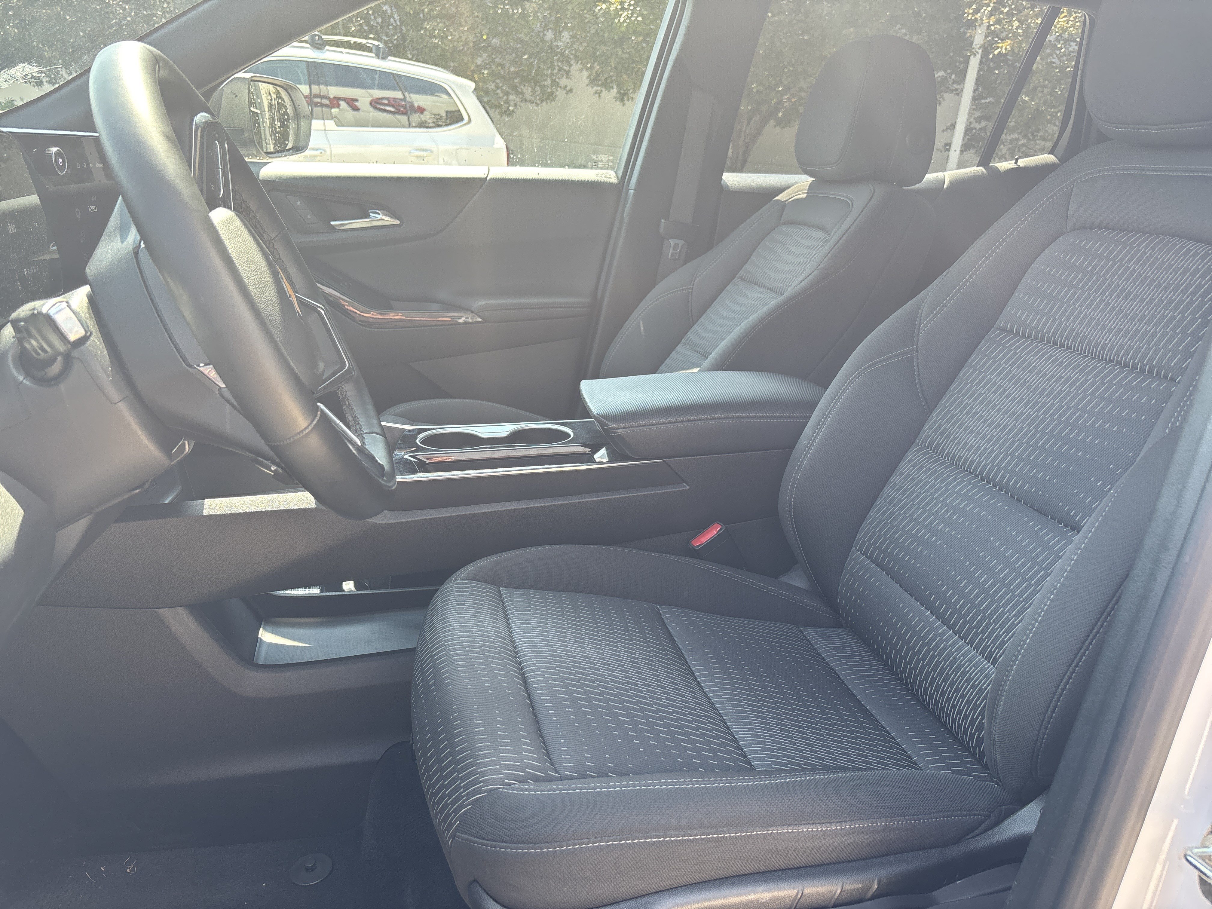Used 2025 Chevrolet Equinox LT AWD/4WD image 15