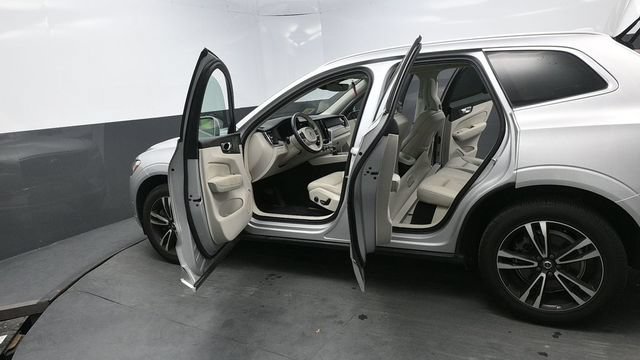 Used 2019 Volvo XC60 T6 Momentum w/ Multimedia Package AWD/4WD image 7