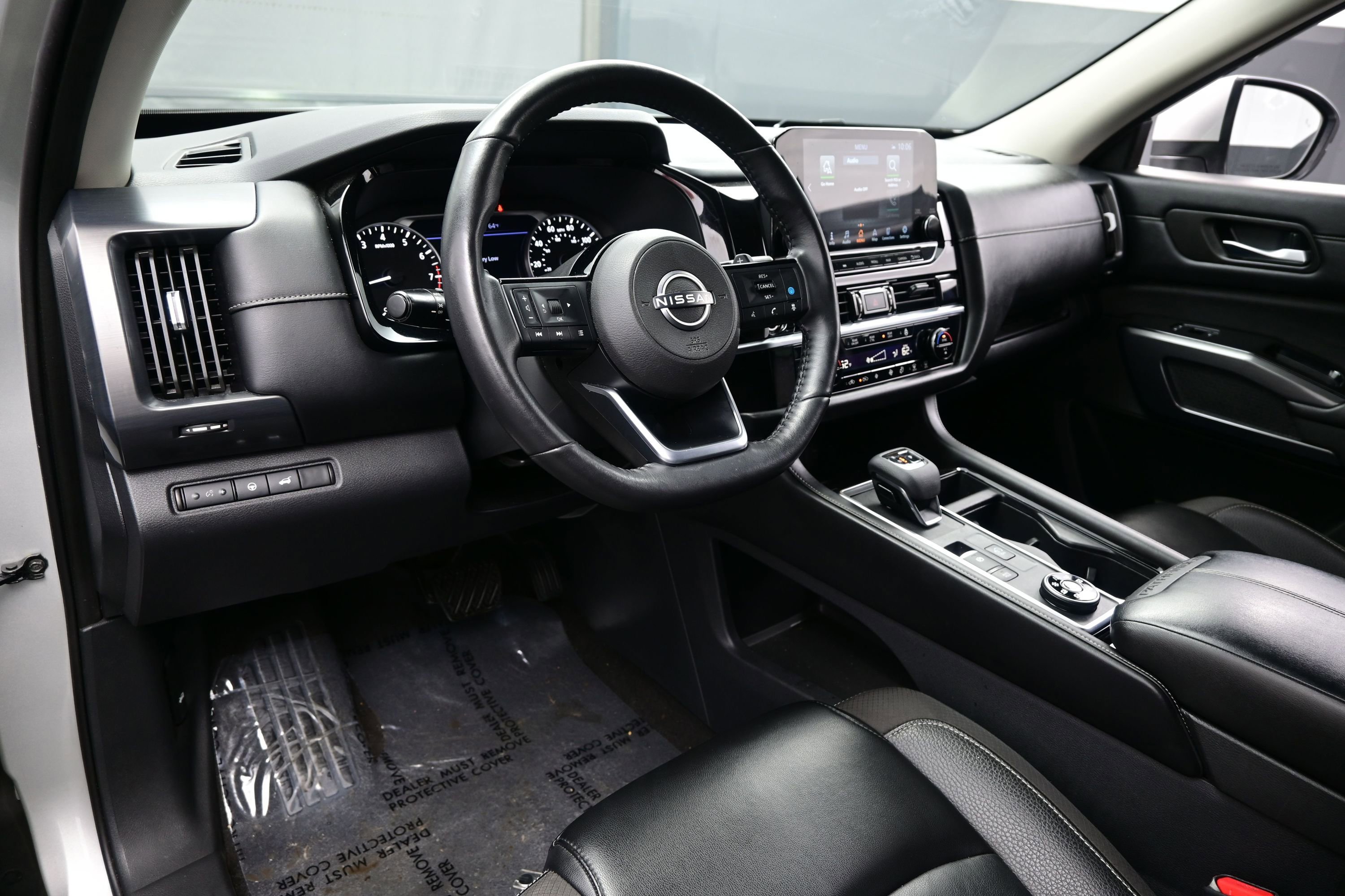 Used 2023 Nissan Pathfinder SL AWD/4WD image 13