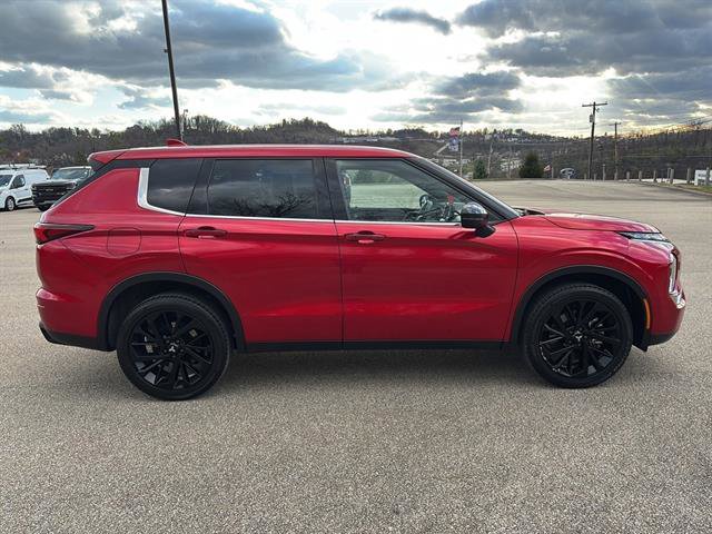 Used 2023 Mitsubishi Outlander SE Black Edition image 5