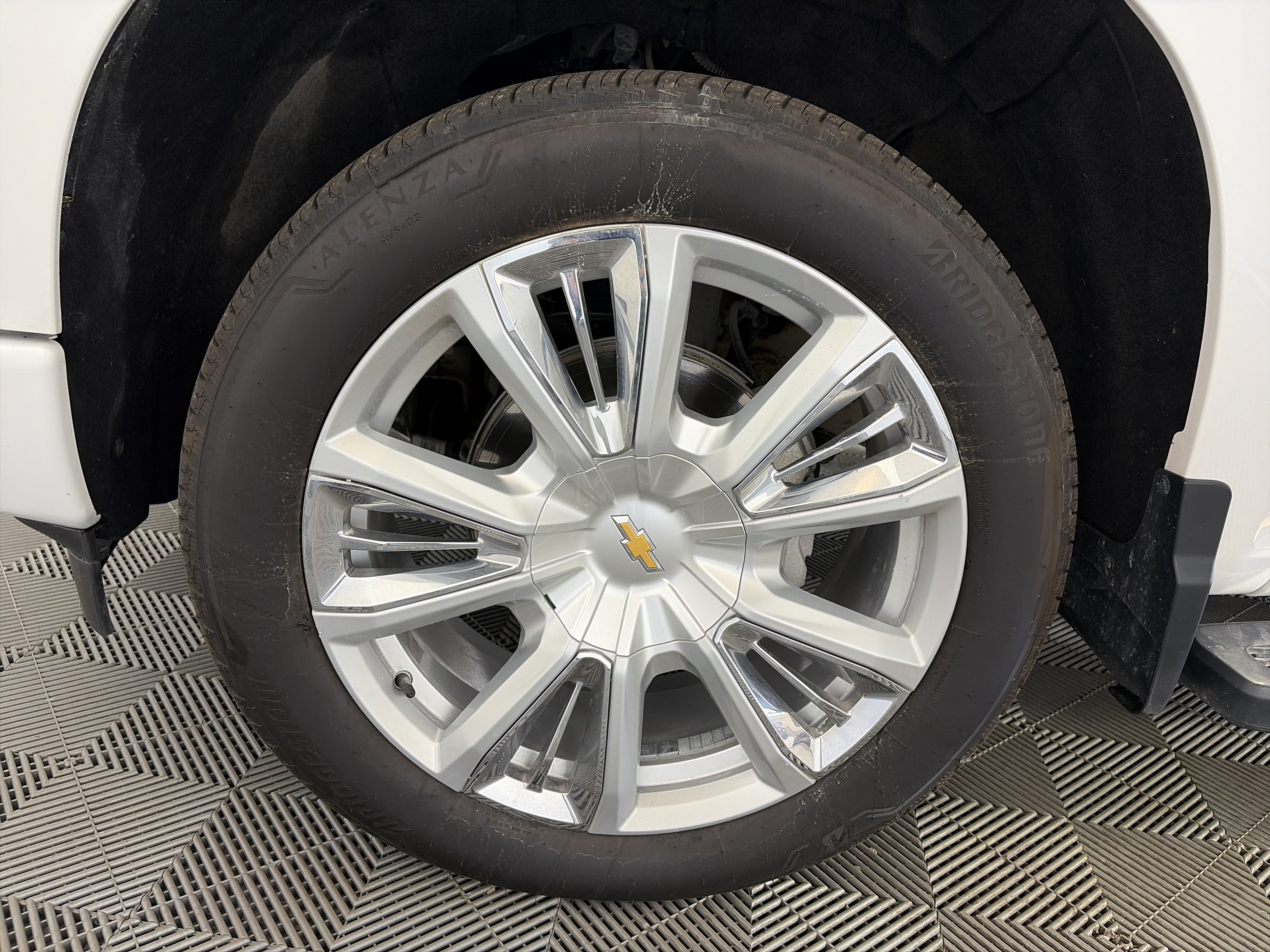 Used 2024 Chevrolet Silverado 1500 High Country w/ High Country Premium Package AWD/4WD image 13