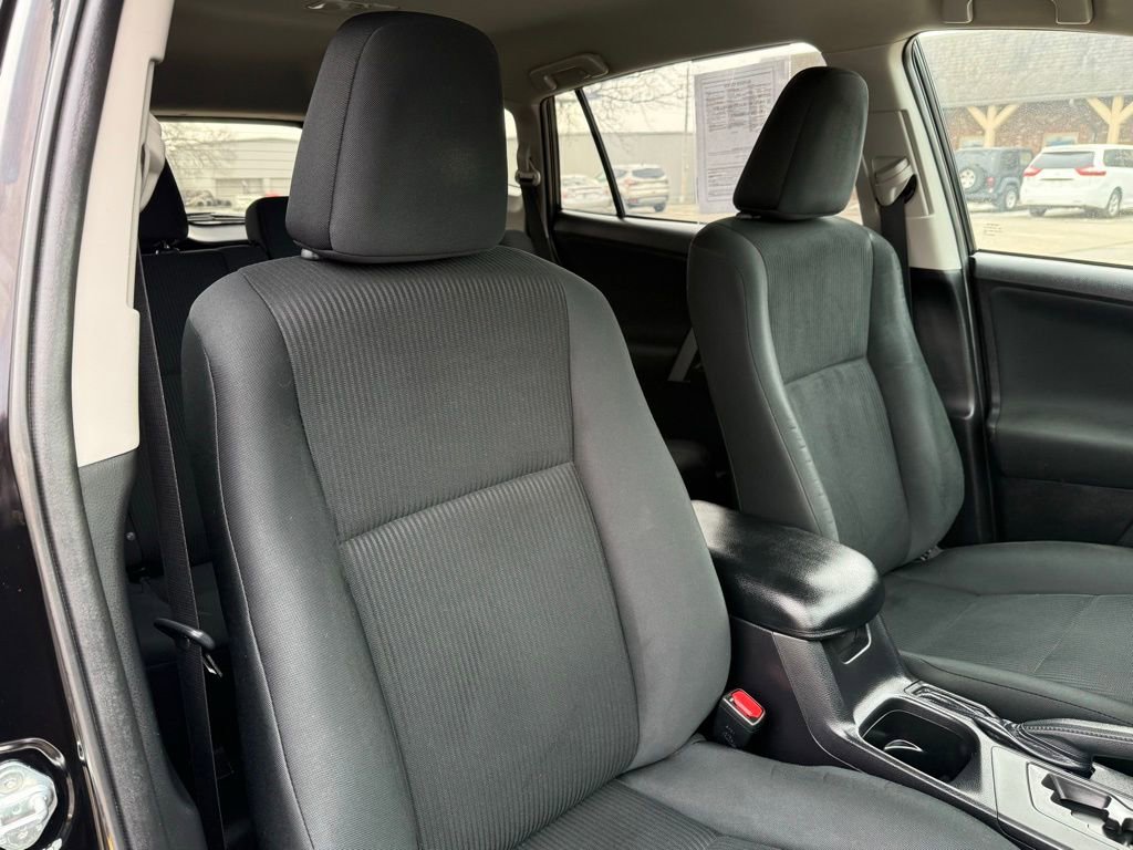 Used 2018 Toyota RAV4 LE w/ All Weather Liner Package AWD/4WD image 23