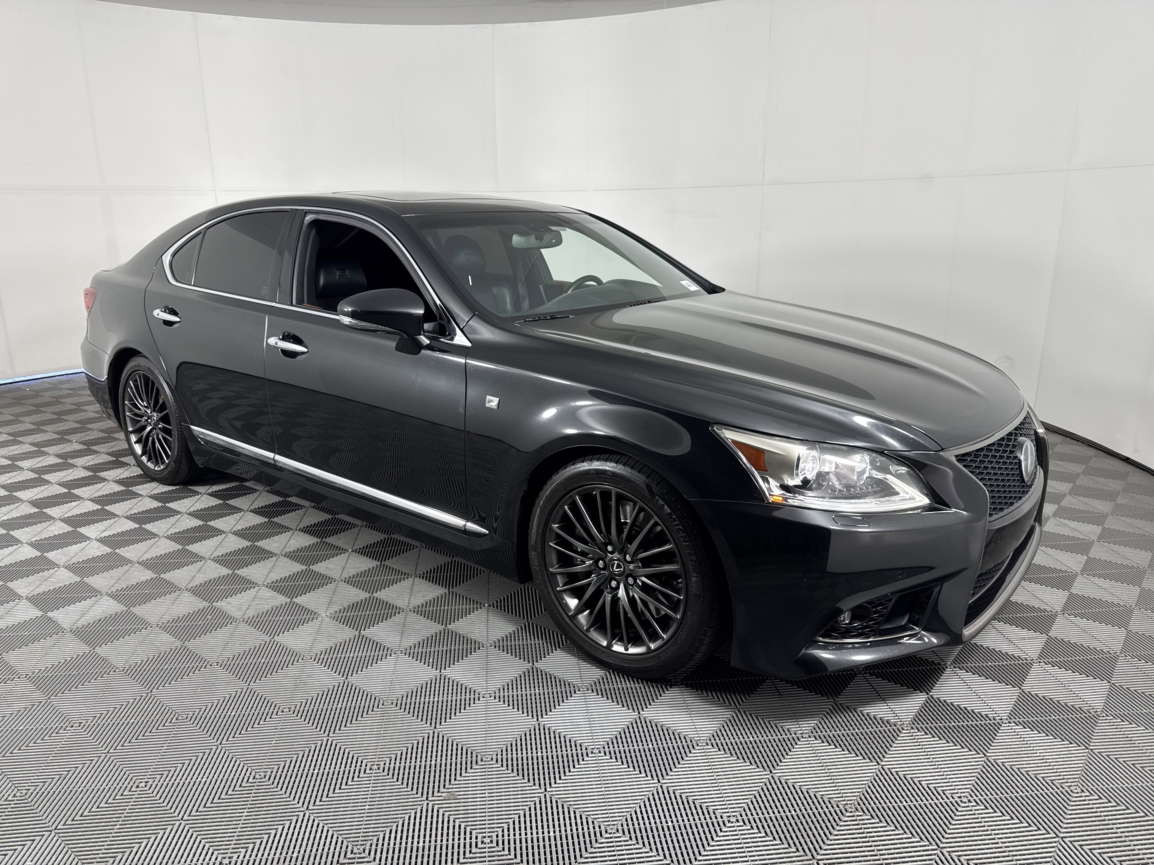 Used 2017 Lexus LS 460 w/ F Sport Midnight Edition RWD image 2