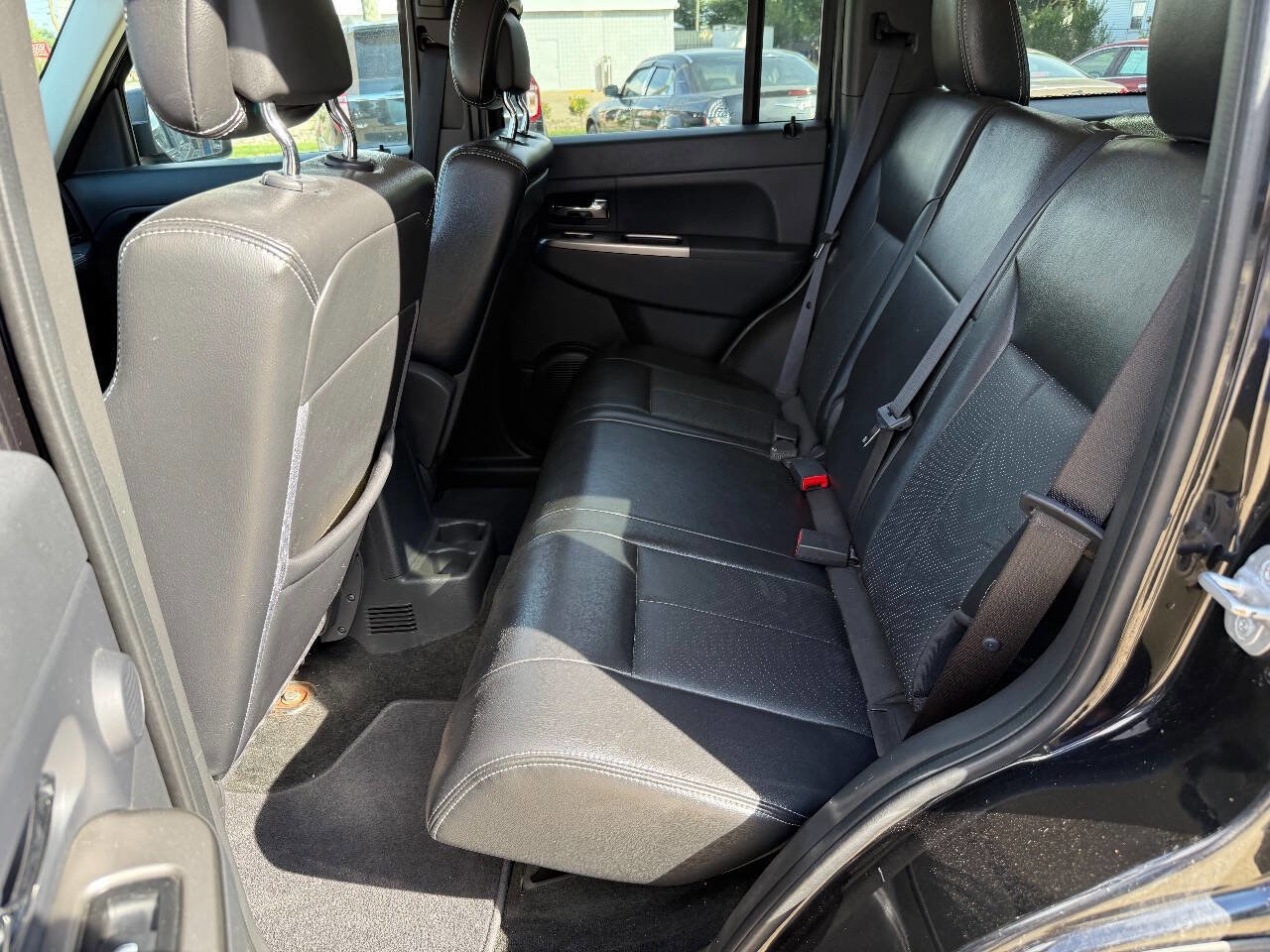 Used 2012 Jeep Liberty Limited Jet w/ Comfort/Convenience Group image 10