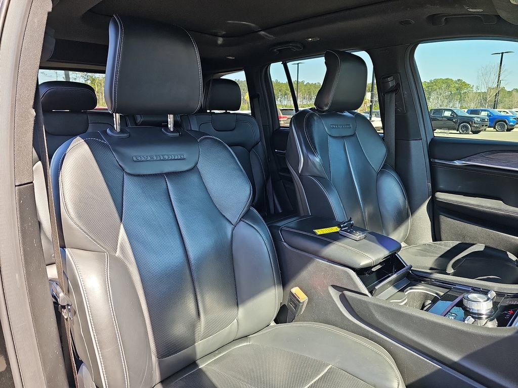 Used 2022 Jeep Grand Cherokee Overland w/ Luxury Tech Group IV image 13