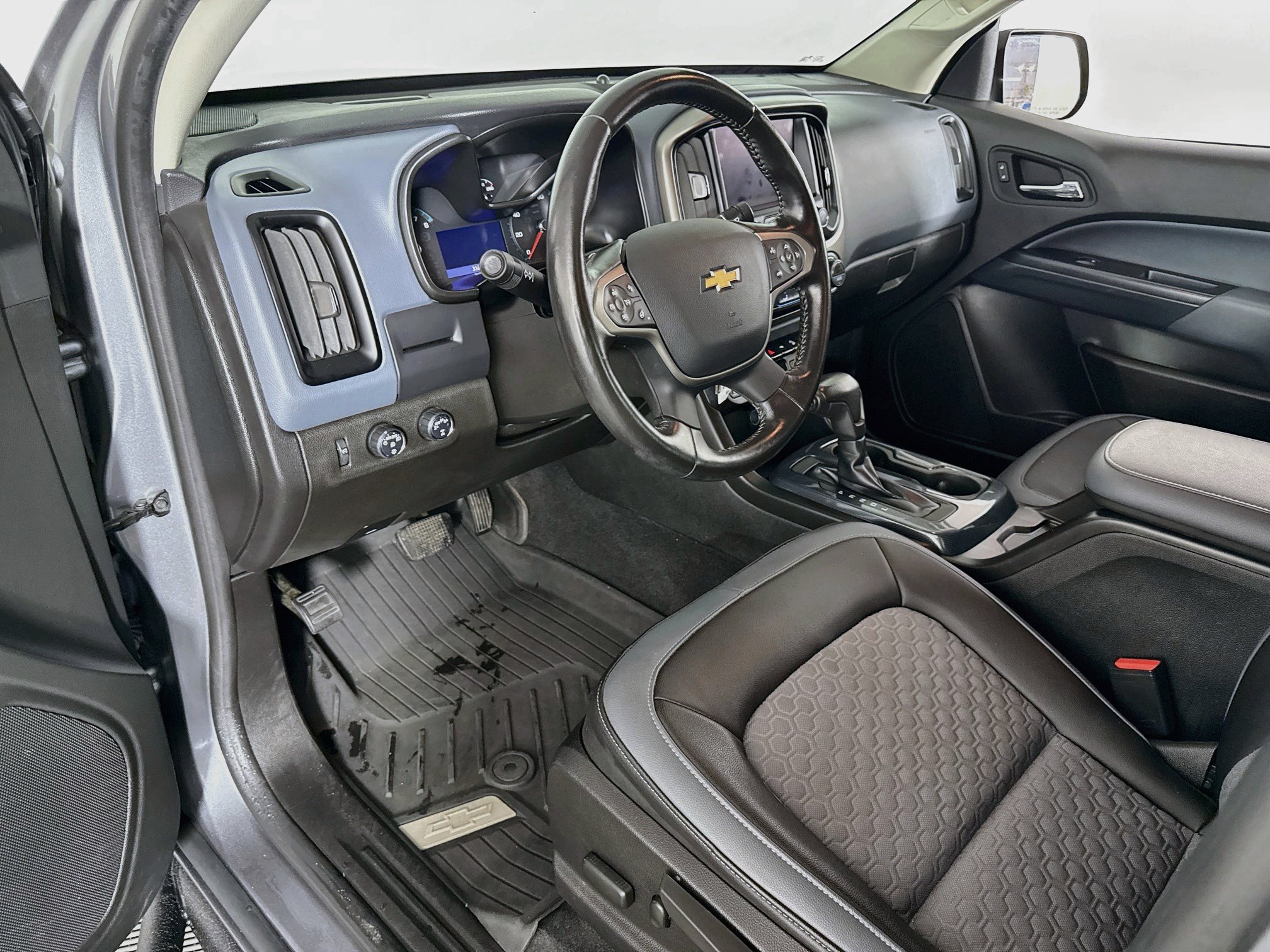 Used 2021 Chevrolet Colorado Z71 w/ Safety Package AWD/4WD image 3