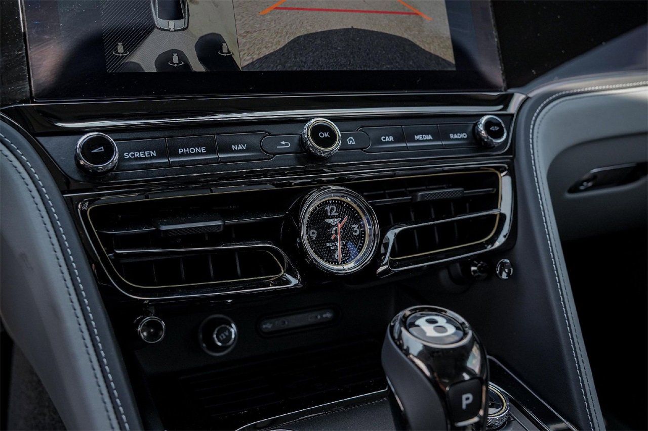 New 2025 Bentley Flying Spur Plug-In Hybrid image 28