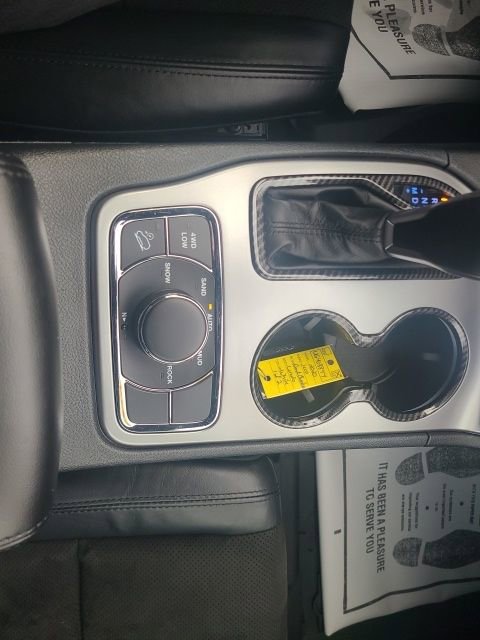 Used 2020 Jeep Grand Cherokee Laredo w/ Quick Order Package 2BN North image 16