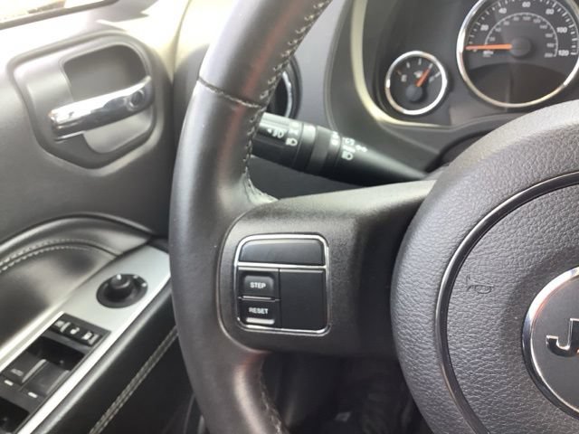 Used 2014 Jeep Compass Latitude FWD image 25
