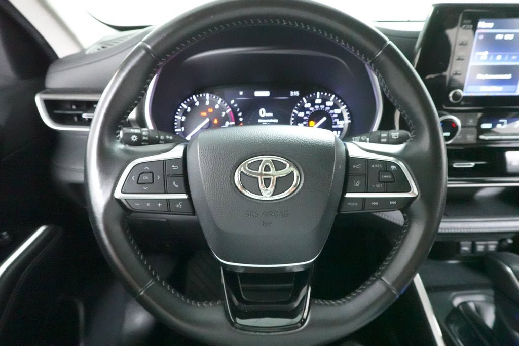 Used 2020 Toyota Highlander XLE AWD/4WD image 11
