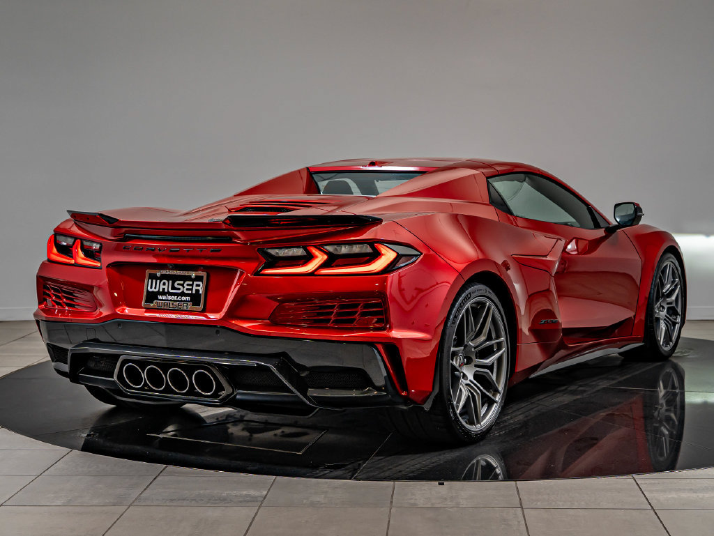 Used 2025 Chevrolet Corvette Z06 w/ Stealth Interior Trim Package RWD image 6