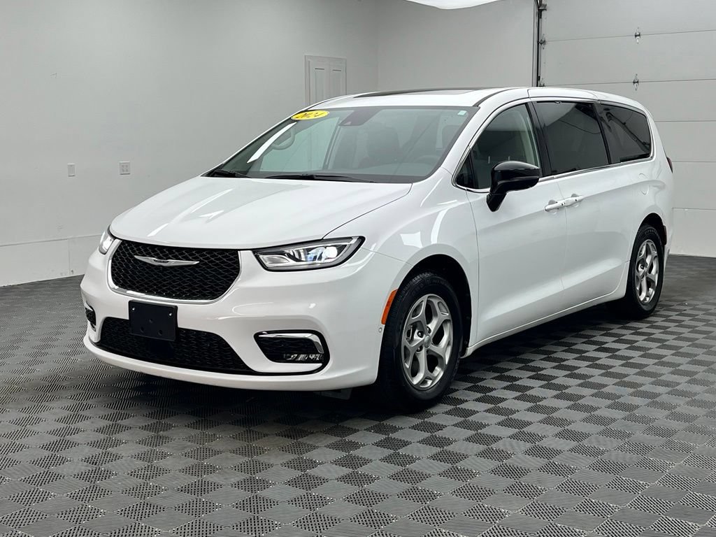 Used 2024 Chrysler Pacifica Limited FWD image 2
