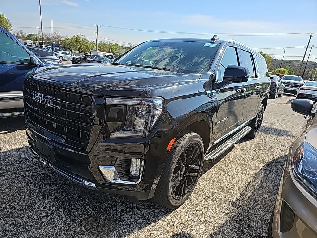 Used 2024 GMC Yukon XL SLT w/ SLT Luxury Package AWD/4WD image 3