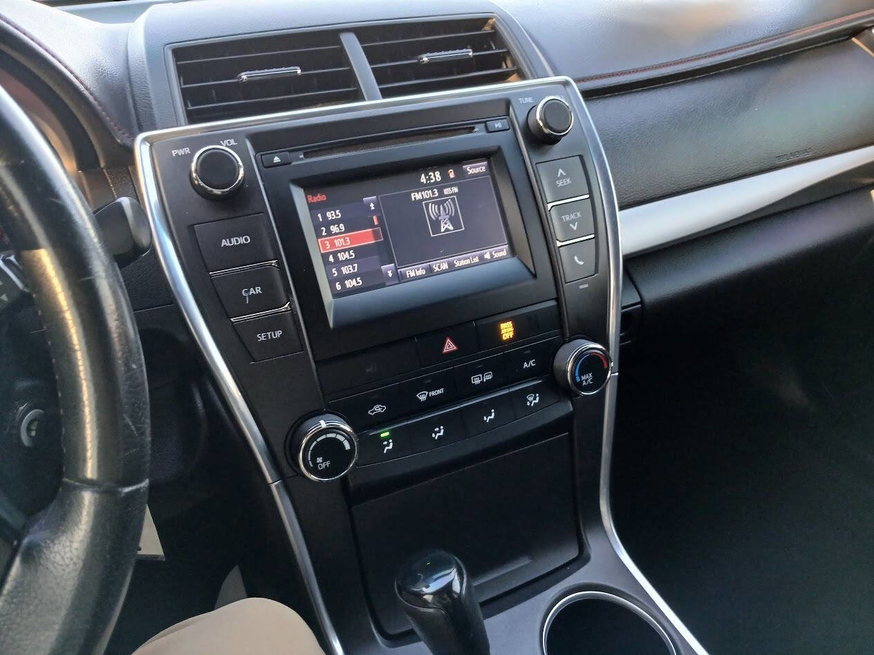 Used 2015 Toyota Camry SE FWD image 23