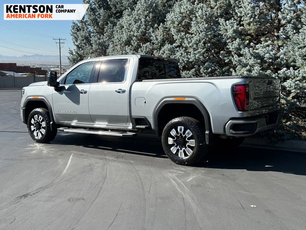 Used 2025 GMC Sierra 3500 Denali image 4
