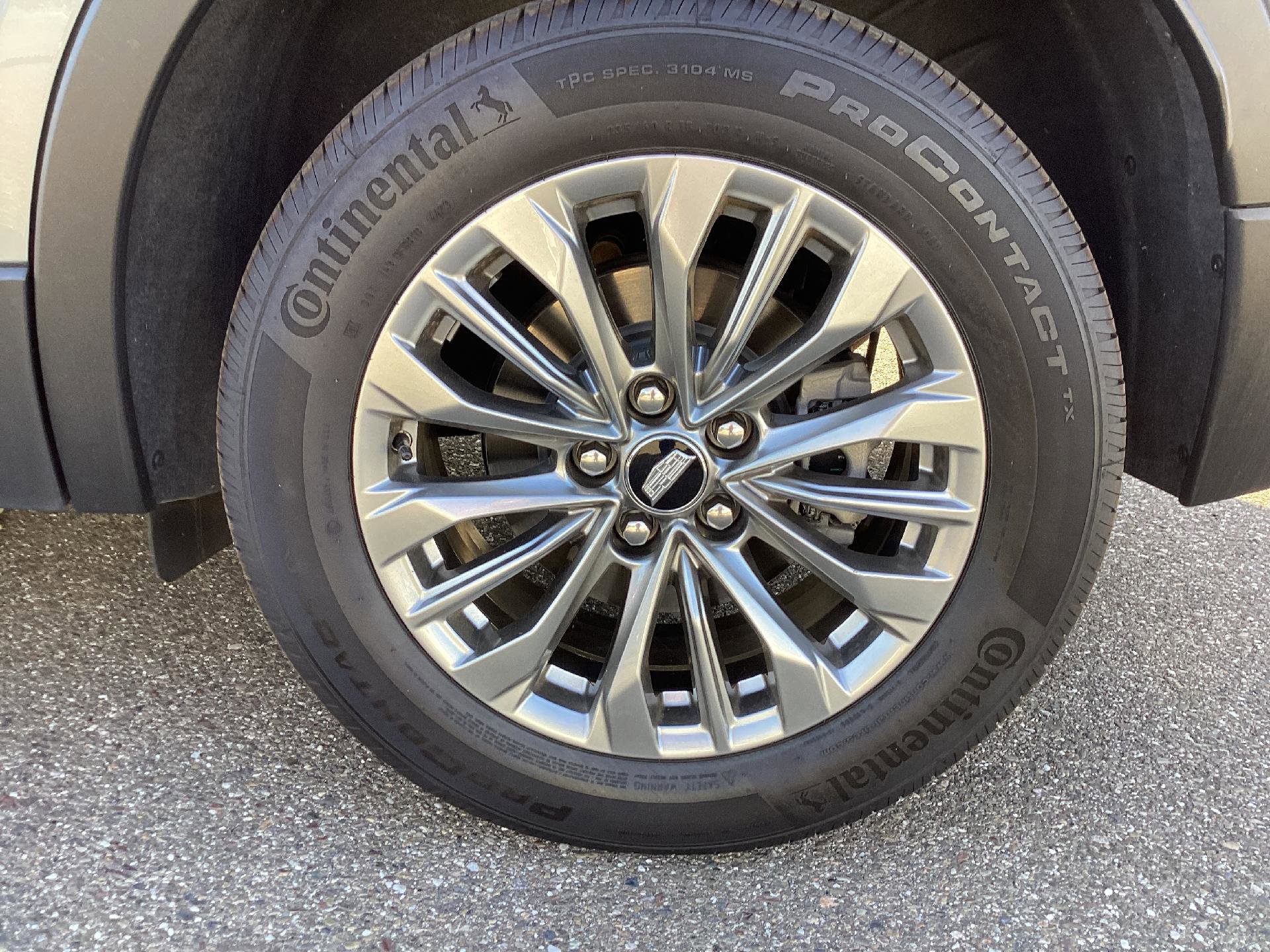 Used 2024 Cadillac XT4 Premium Luxury image 10