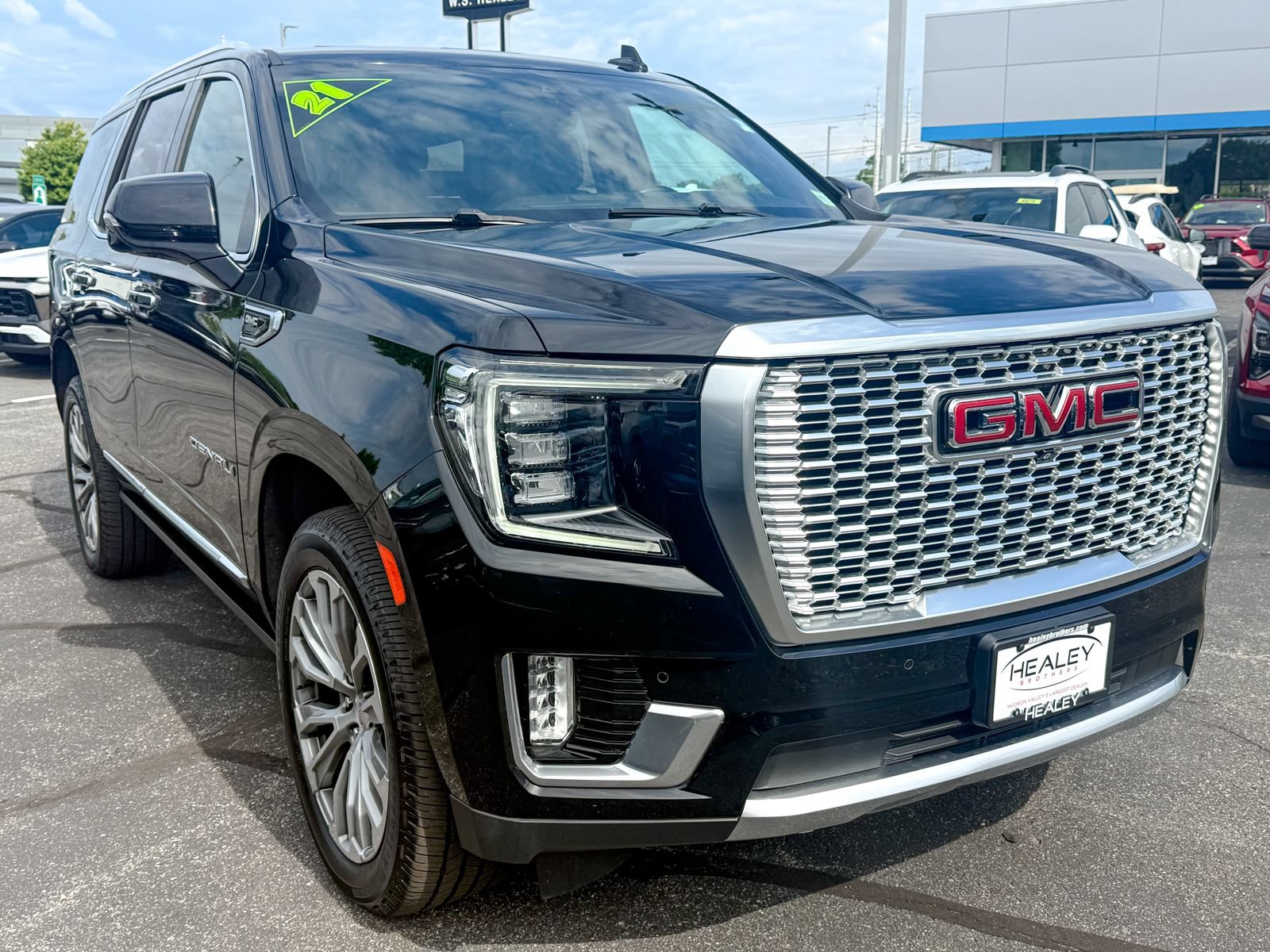 Certified 2021 GMC Yukon Denali w/ Denali Premium Package AWD/4WD image 1